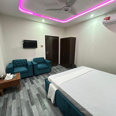 Decent Lodge Guest House Исламабад Экстерьер фото