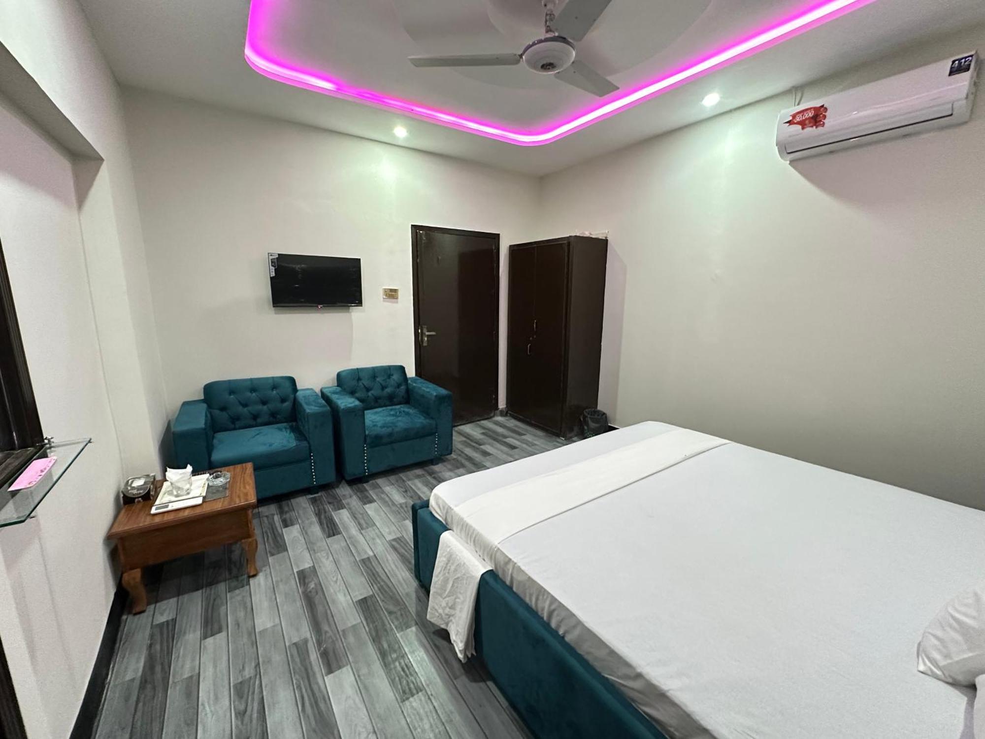 Decent Lodge Guest House Исламабад Экстерьер фото
