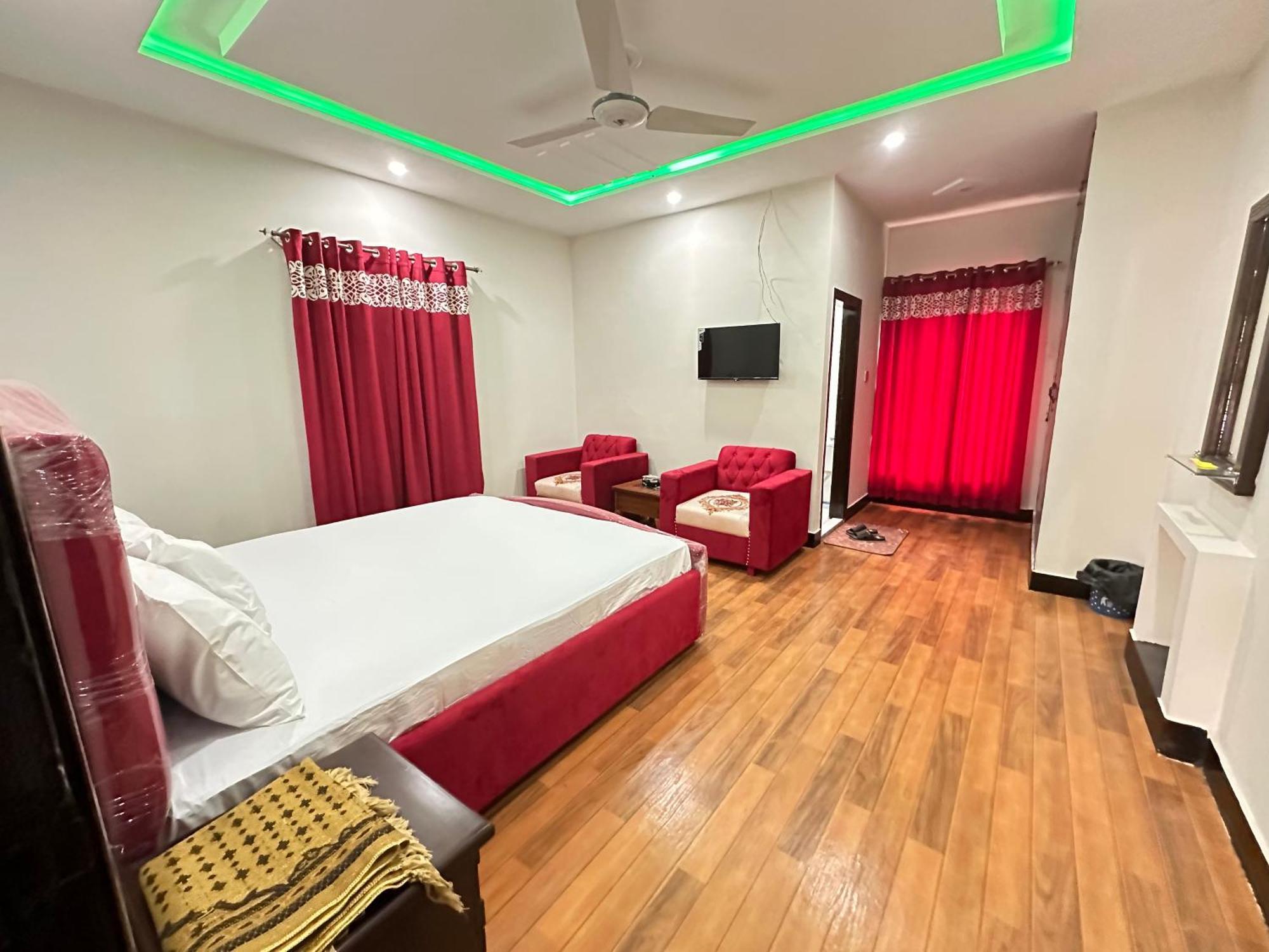 Decent Lodge Guest House Исламабад Экстерьер фото