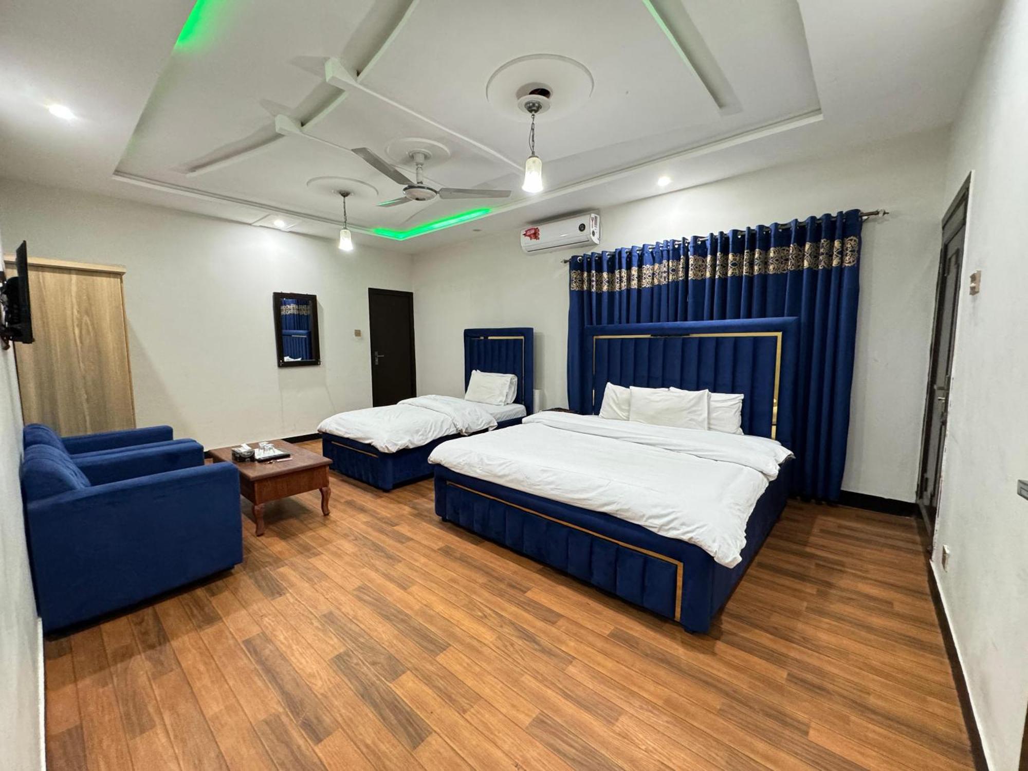 Decent Lodge Guest House Исламабад Экстерьер фото